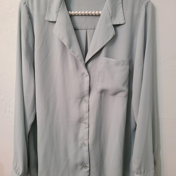 Who What Wear Loose fit women's stylish button down shirts - Picture 2 of 8